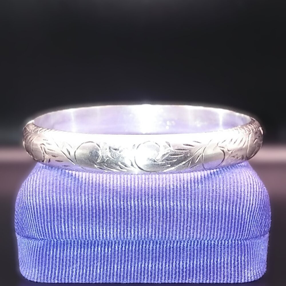 925 Sterling Silver Vintage Intricately Etched Hinged Bangle Bracelet